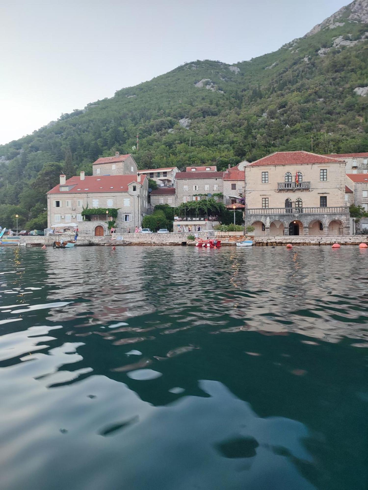 Guesthouse Zmukic Perast Bagian luar foto